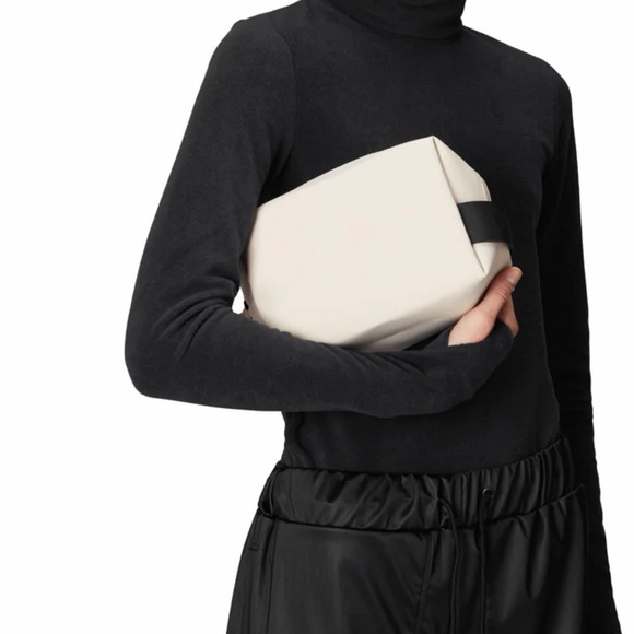 PRICE FIRM Rains Wash Bag Small Toiletry Bag Waterproof Dune NEW w/Tags MSRP $34 - Picture 15 of 16